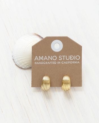 vintage ribbed shell earring