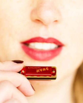 red harmonica sola necklace